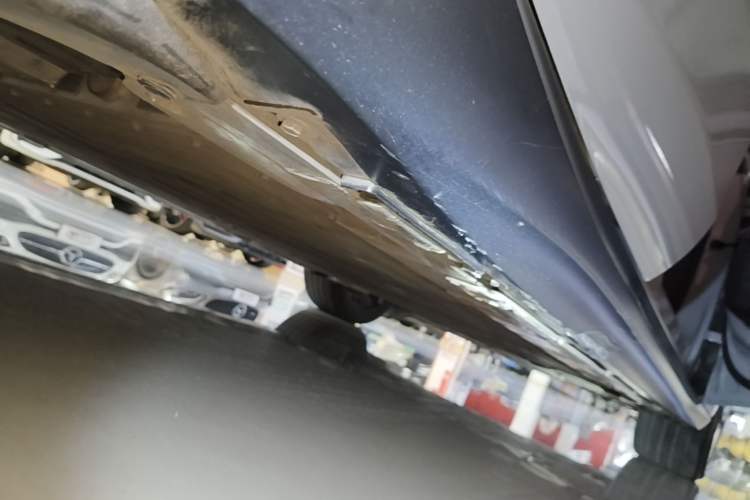 Used Nio ET5T 2023 75 kWh Touring Right Side Sill