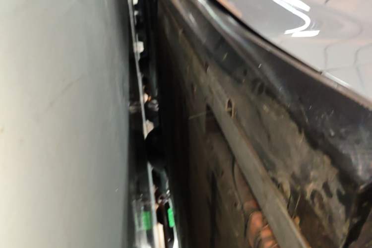Used Nio ET5T 2023 75 kWh Touring Right Side Sill