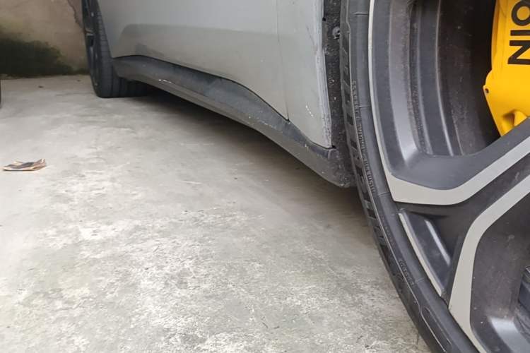 Used Nio ET5T 2023 75 kWh Touring Right Side Sill