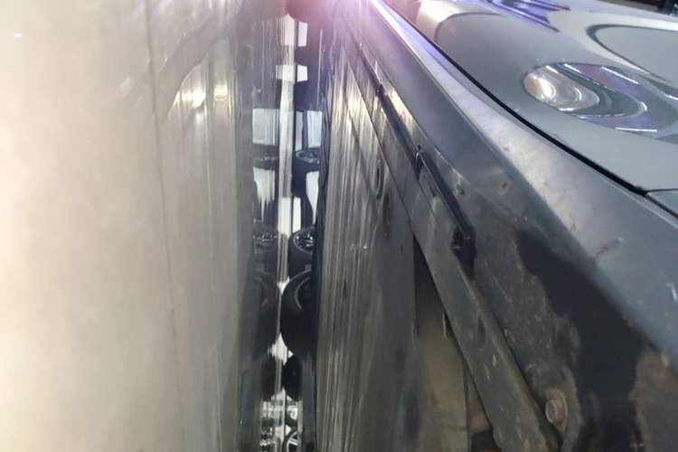 Used Nio ET5T 2023 75 kWh Touring Right Side Sill
