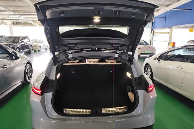 Used Nio ET5T 2023 75 kWh Touring Trunk