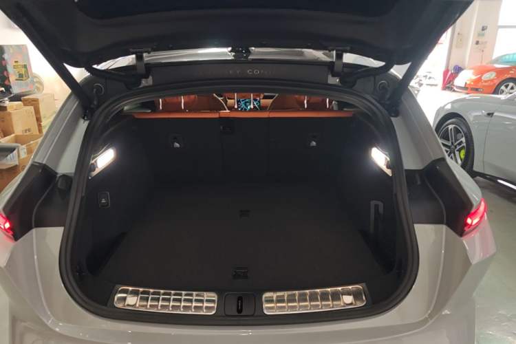 Used Nio ET5T 2023 75 kWh Touring Trunk