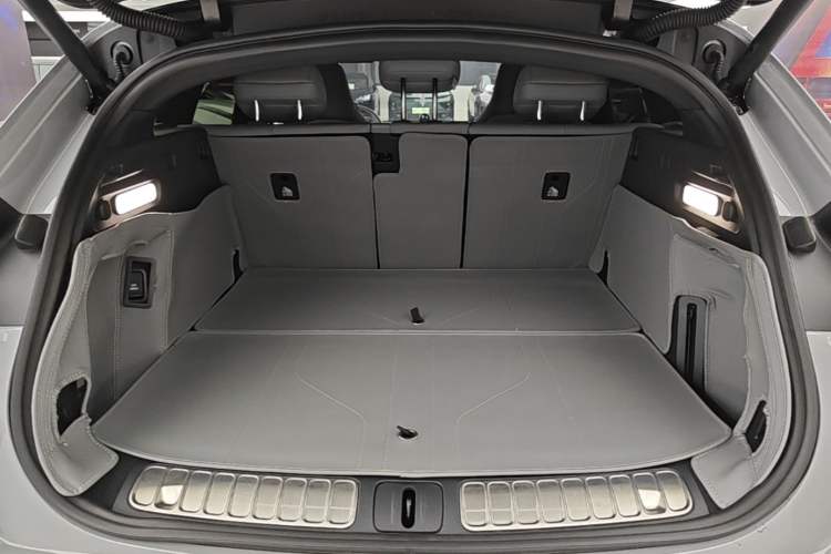 Used Nio ET5T 2023 75 kWh Touring Trunk