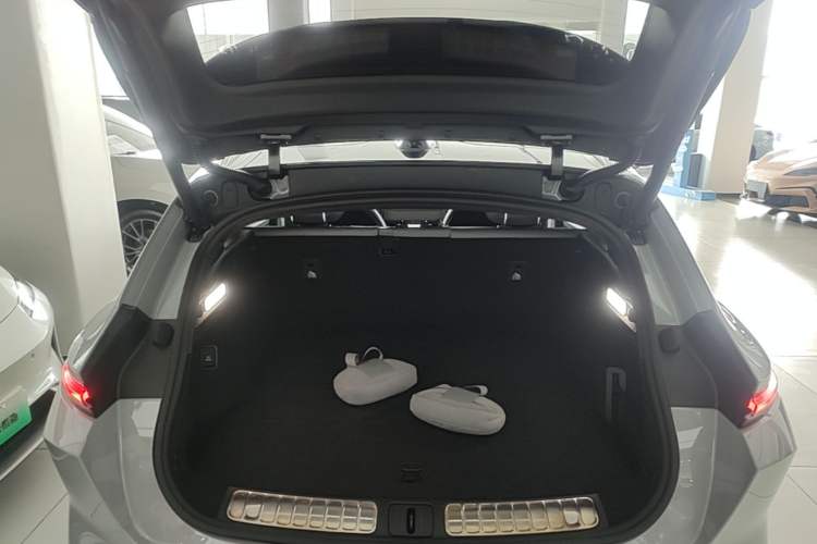 Used Nio ET5T 2023 75 kWh Touring Trunk