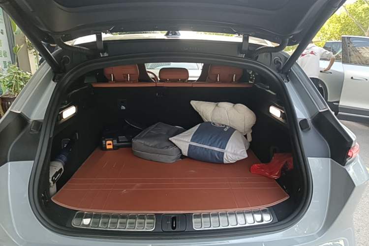 Used Nio ET5T 2023 75 kWh Touring Trunk
