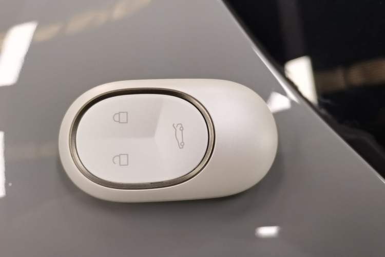 Used Nio ET5T 2023 75 kWh Touring Vehicle Key