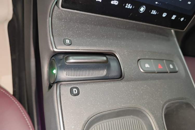 Used Nio ET5T 2023 75 kWh Touring Gear Lever