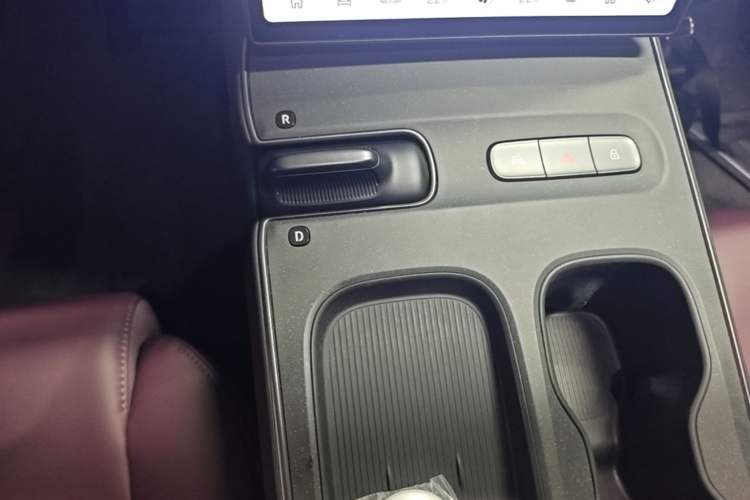 Used Nio ET5T 2023 75 kWh Touring Gear Lever