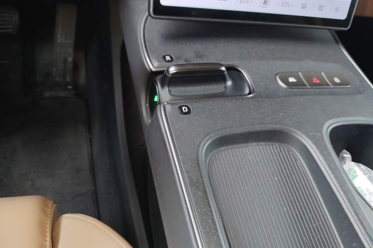 Used Nio ET5T 2023 75 kWh Touring Gear Lever