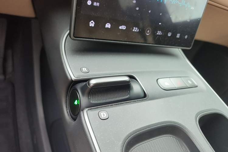 Used Nio ET5T 2023 75 kWh Touring Gear Lever
