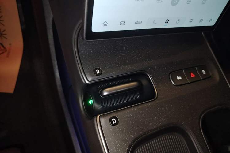 Used Nio ET5T 2023 75 kWh Touring Gear Lever