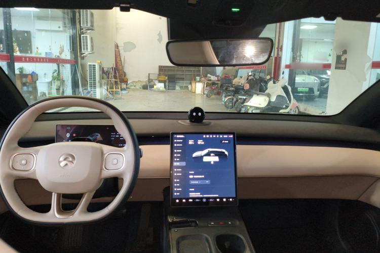 Used Nio ET5T 2023 75 kWh Touring Center Console