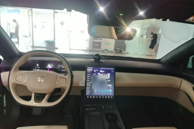 Used Nio ET5T 2023 75 kWh Touring Center Console
