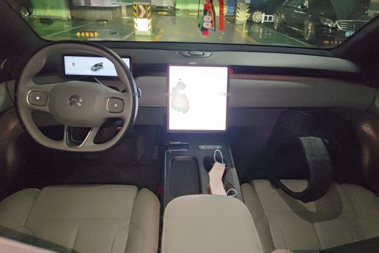 Used Nio ET5T 2023 75 kWh Touring Center Console