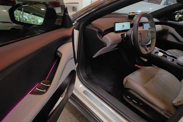 Used Nio ET5T 2023 75 kWh Touring Driver Seat