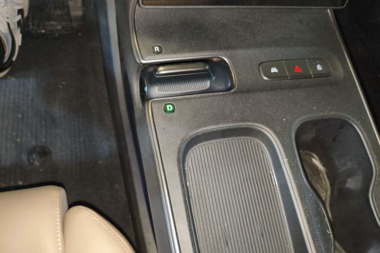 Used Nio ET5T 2023 75 kWh Touring Gear Lever