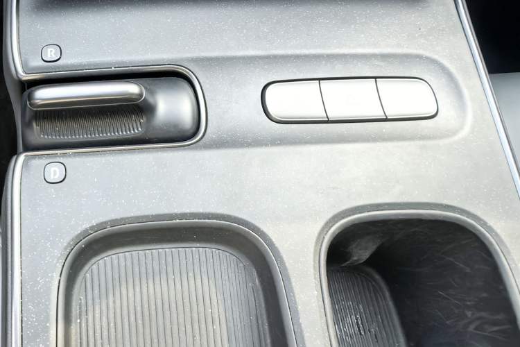 Used Nio ET5T 2023 75 kWh Touring Gear Lever
