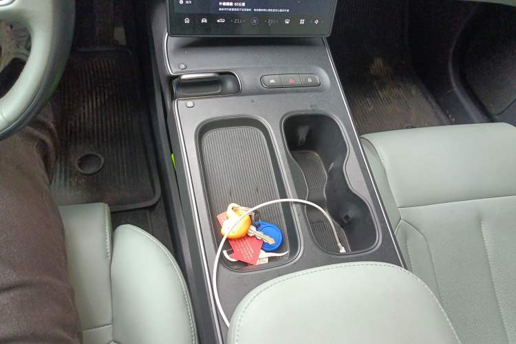 Used Nio ET5T 2023 75 kWh Touring Gear Lever