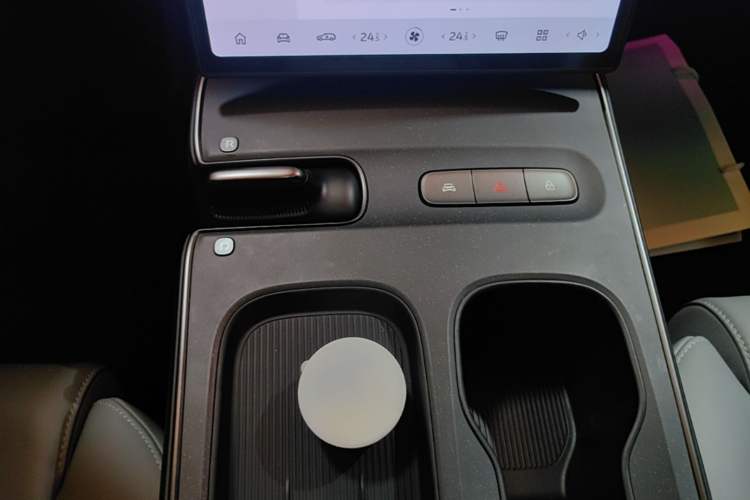 Used Nio ET5T 2023 75 kWh Touring Gear Lever