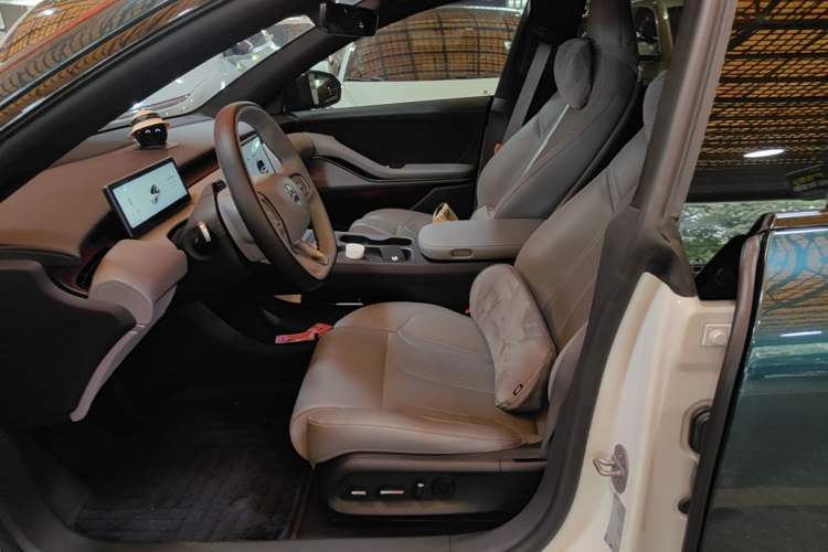 Used Nio ET5T 2023 75 kWh Touring Left Front Seat