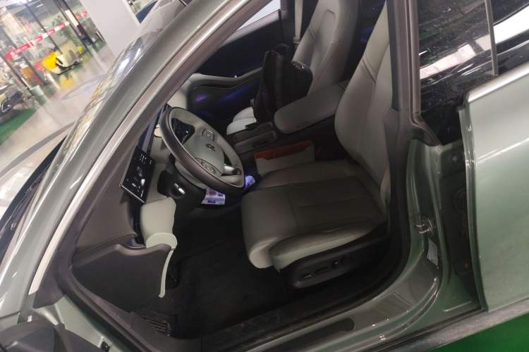 Used Nio ET5T 2023 75 kWh Touring Left Front Seat