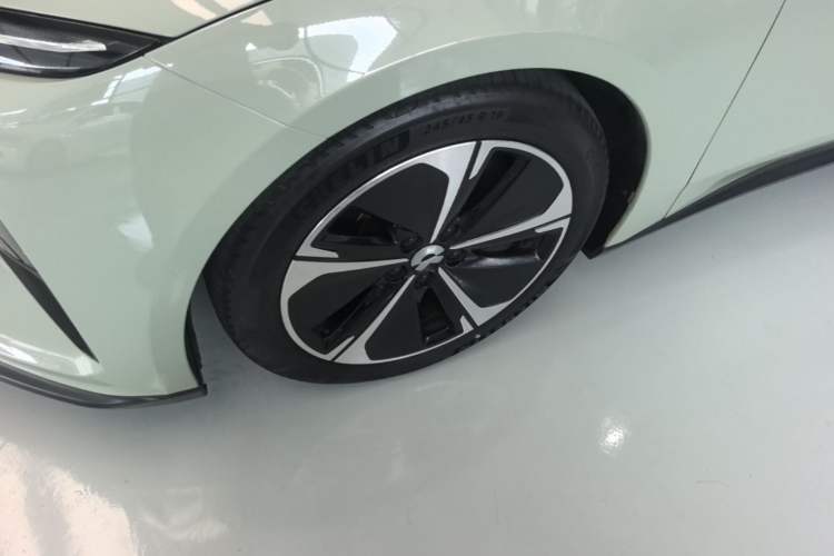Used Nio ET5T 2023 75 kWh Touring Left Front Wheel Hub