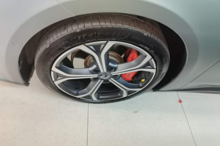 Used Nio ET5T 2023 75 kWh Touring Left Front Wheel Hub