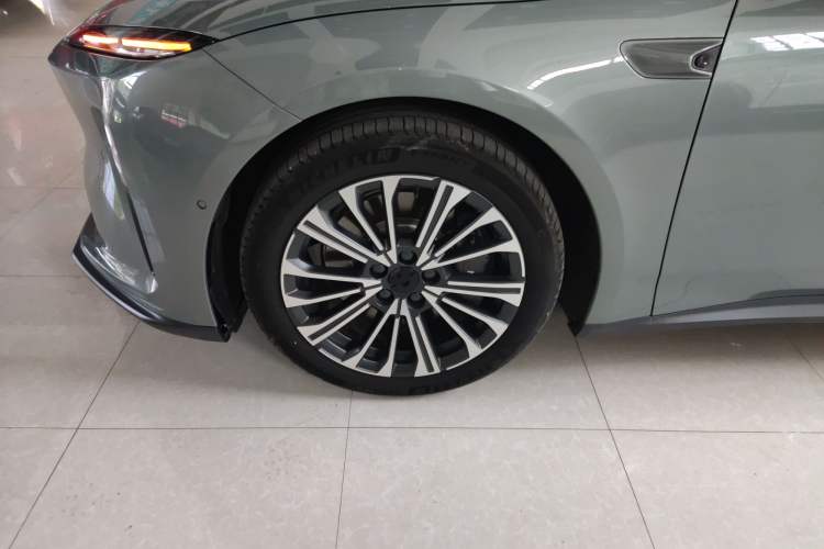 Used Nio ET5T 2023 75 kWh Touring Left Front Wheel Hub
