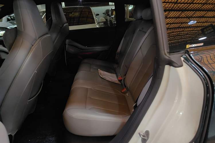 Used Nio ET5T 2023 75 kWh Touring Left Rear Seat
