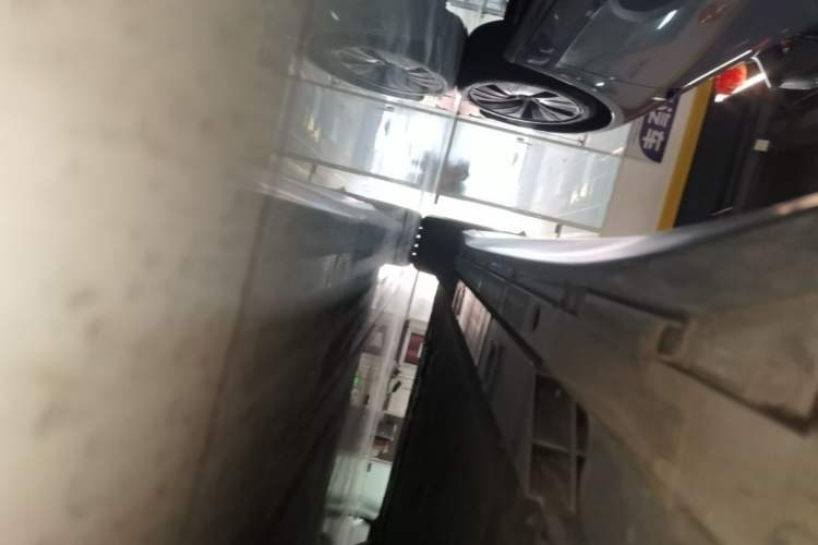 Used Nio ET5T 2023 75 kWh Touring Left Side Sill
