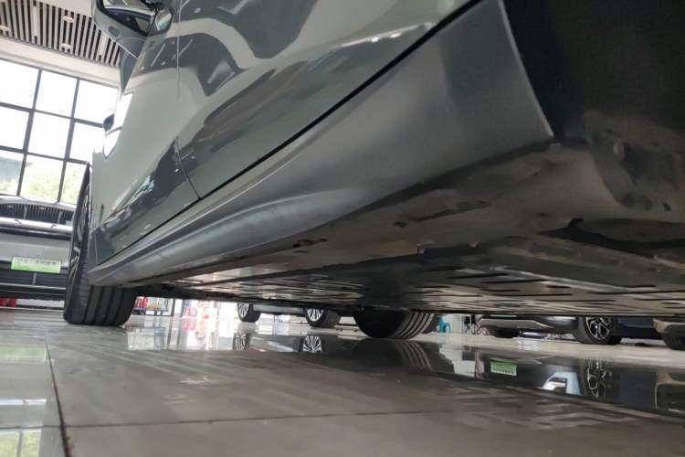 Used Nio ET5T 2023 75 kWh Touring Left Side Sill