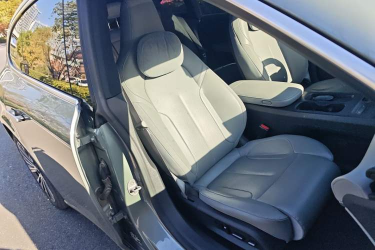 Used Nio ET5T 2023 75 kWh Touring Right Front Seat