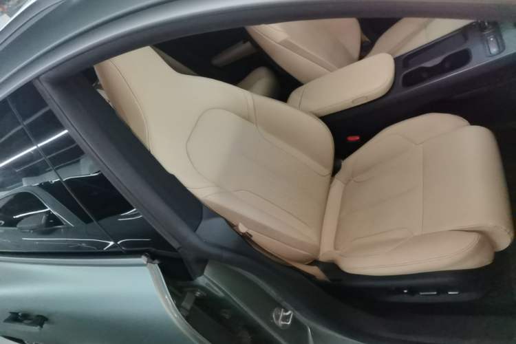 Used Nio ET5T 2023 75 kWh Touring Right Front Seat