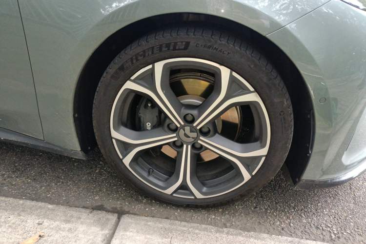 Used Nio ET5T 2023 75 kWh Touring Right Front Wheel Hub