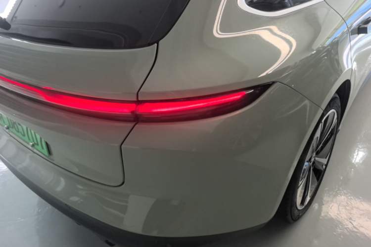 Used Nio ET5T 2023 75 kWh Touring Right Rear Taillight