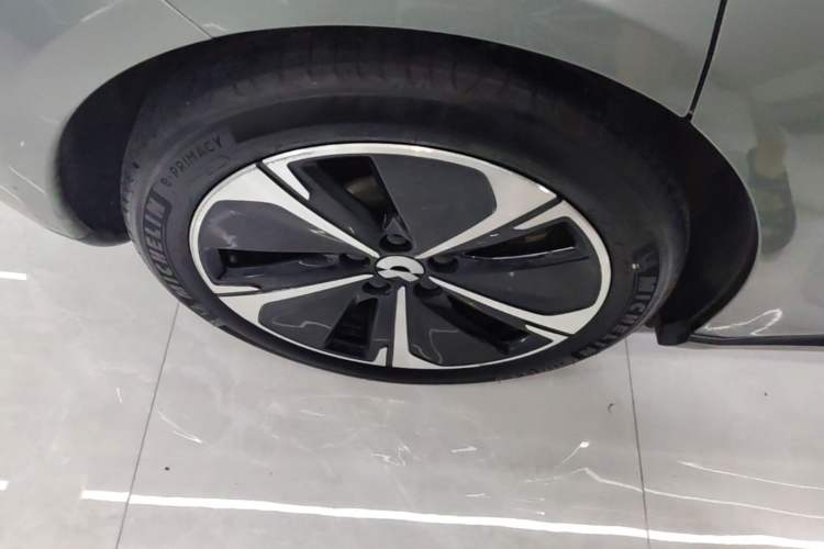 Used Nio ET5T 2023 75 kWh Touring Right Rear Wheel Hub