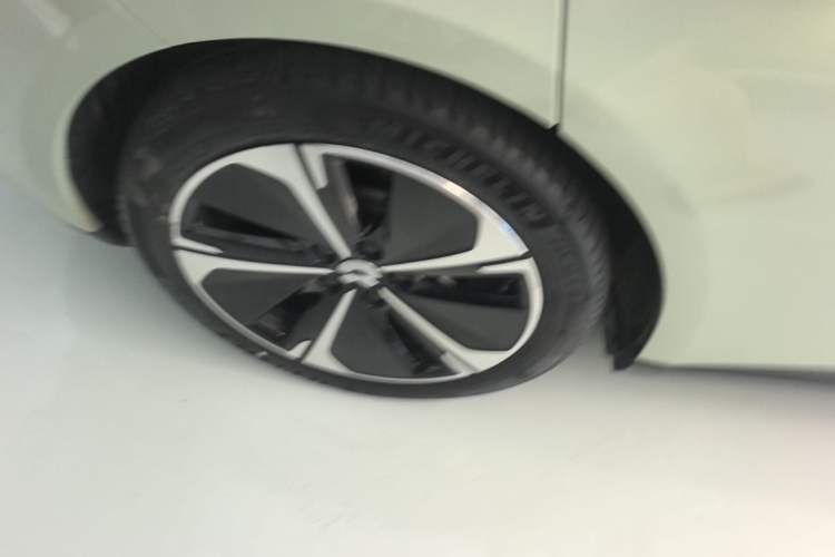 Used Nio ET5T 2023 75 kWh Touring Right Rear Wheel Hub