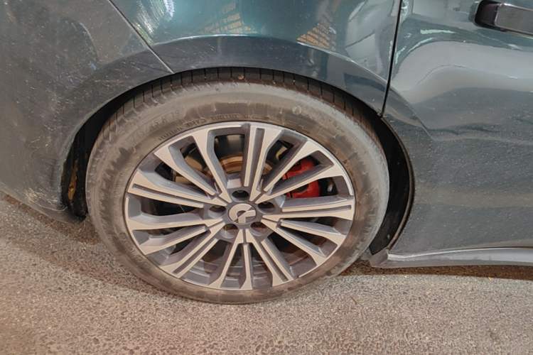 Used Nio ET5T 2023 75 kWh Touring Right Rear Wheel Hub