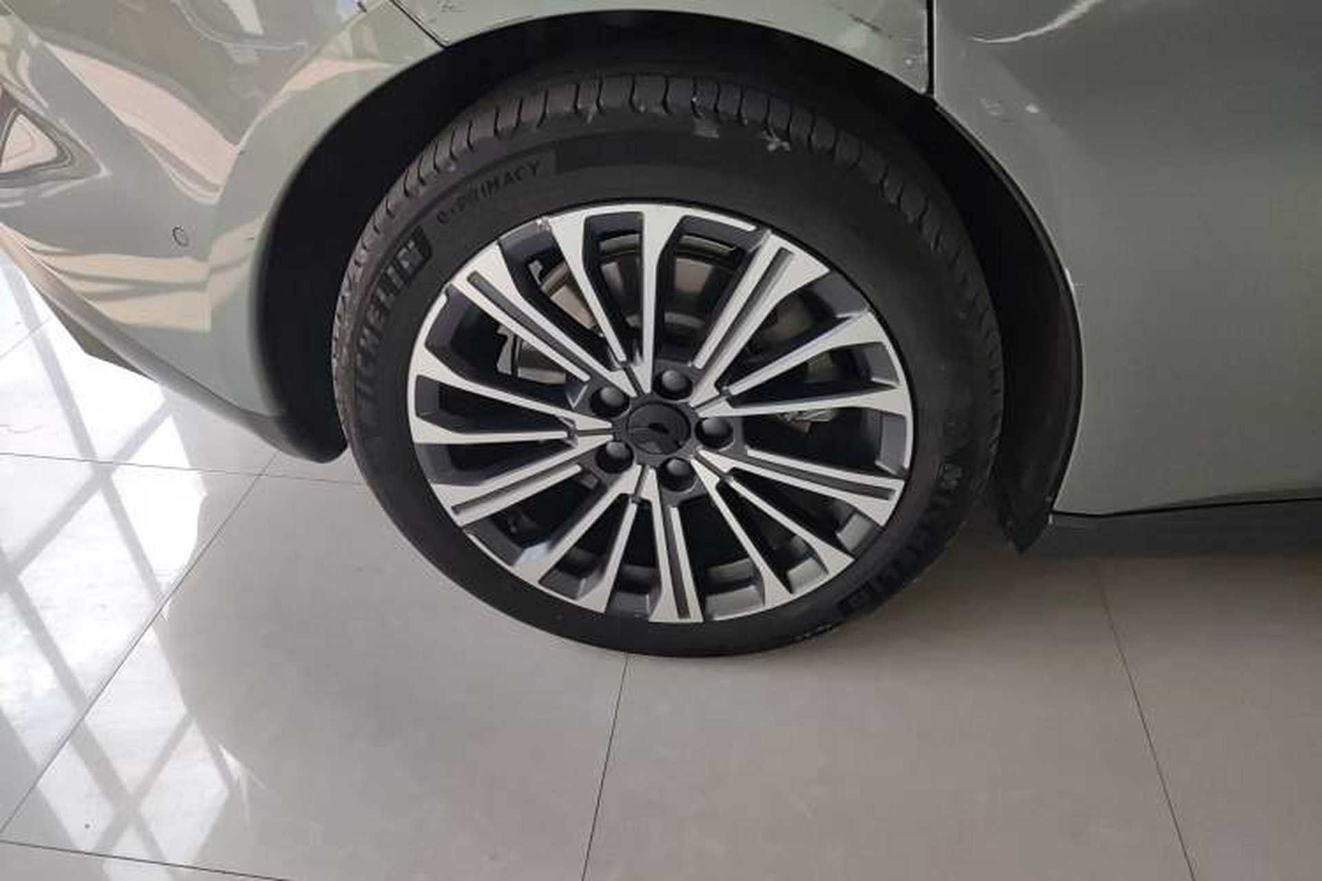 Used Nio ET5T 2023 75 kWh Touring Right Rear Wheel Hub