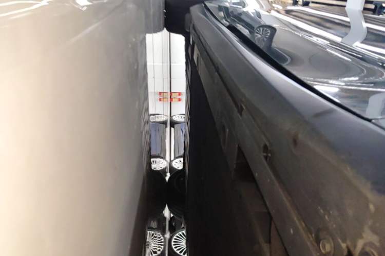 Used Nio ET5T 2023 75 kWh Touring Right Side Sill