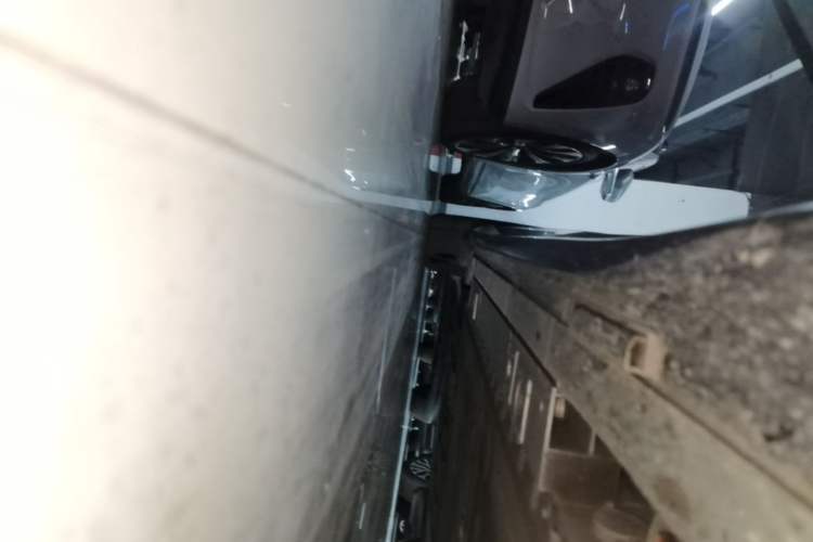 Used Nio ET5T 2023 75 kWh Touring Right Side Sill