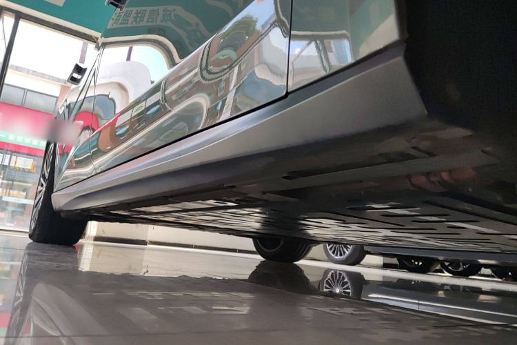 Used Nio ET5T 2023 75 kWh Touring Right Side Sill