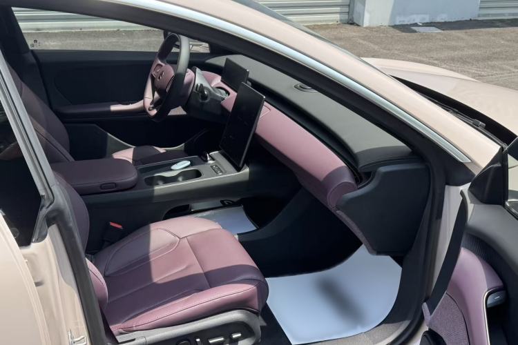 Used Nio ET5T 2023 75 kWh Touring Interior 10