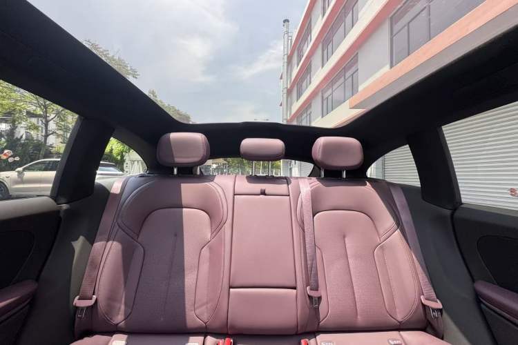 Used Nio ET5T 2023 75 kWh Touring Interior 11