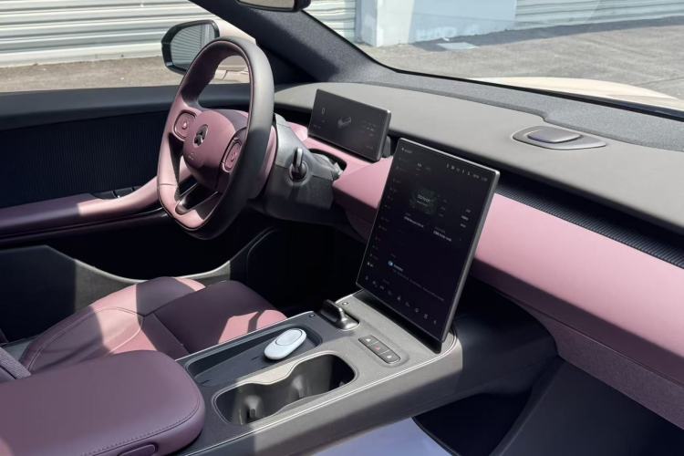 Used Nio ET5T 2023 75 kWh Touring Interior 9