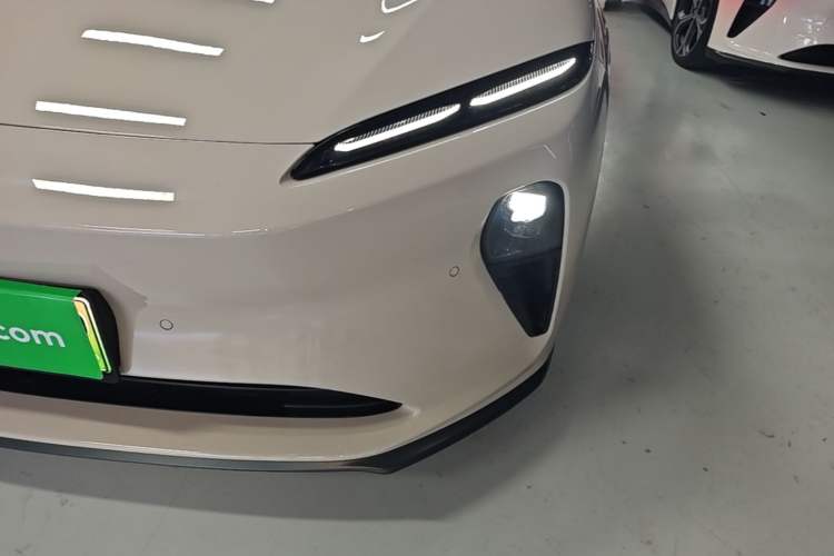 Used Nio ET5T 2023 75 kWh Touring Left Front Headlight