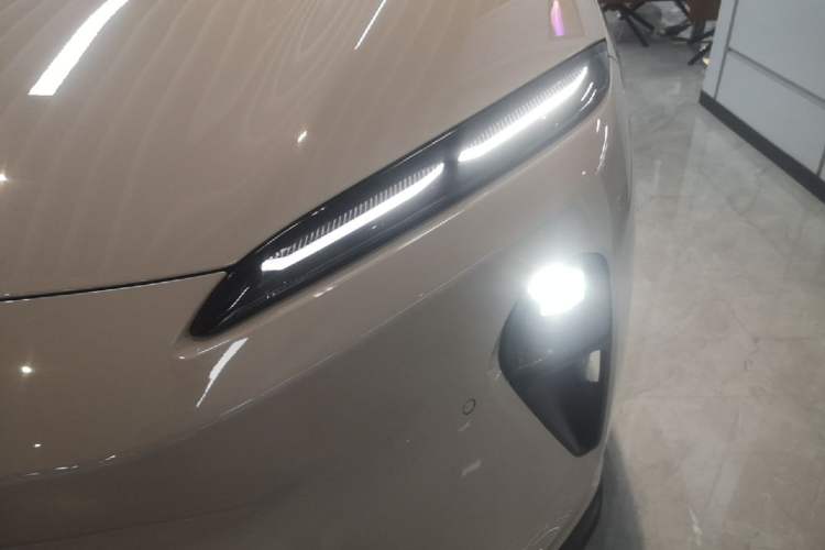 Used Nio ET5T 2023 75 kWh Touring Left Front Headlight