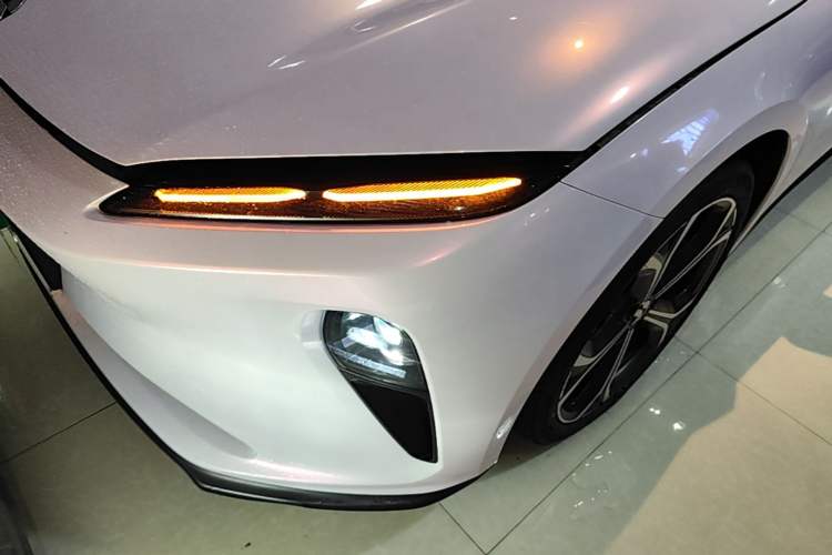 Used Nio ET5T 2023 75 kWh Touring Left Front Headlight