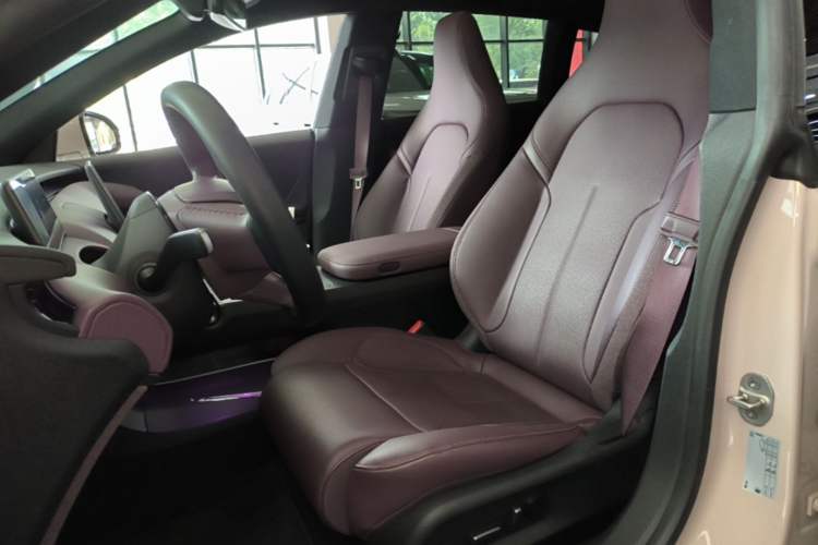 Used Nio ET5T 2023 75 kWh Touring Left Front Seat