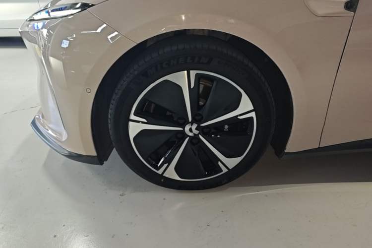 Used Nio ET5T 2023 75 kWh Touring Left Front Wheel Hub